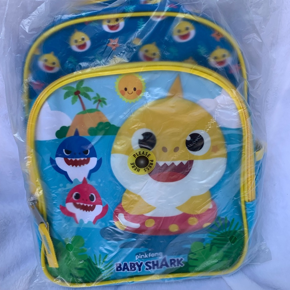 Baby Shark Backpack plays song
